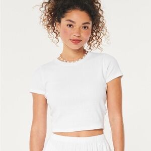 Hollister Short-Sleeve Crew Baby Tee Cropped